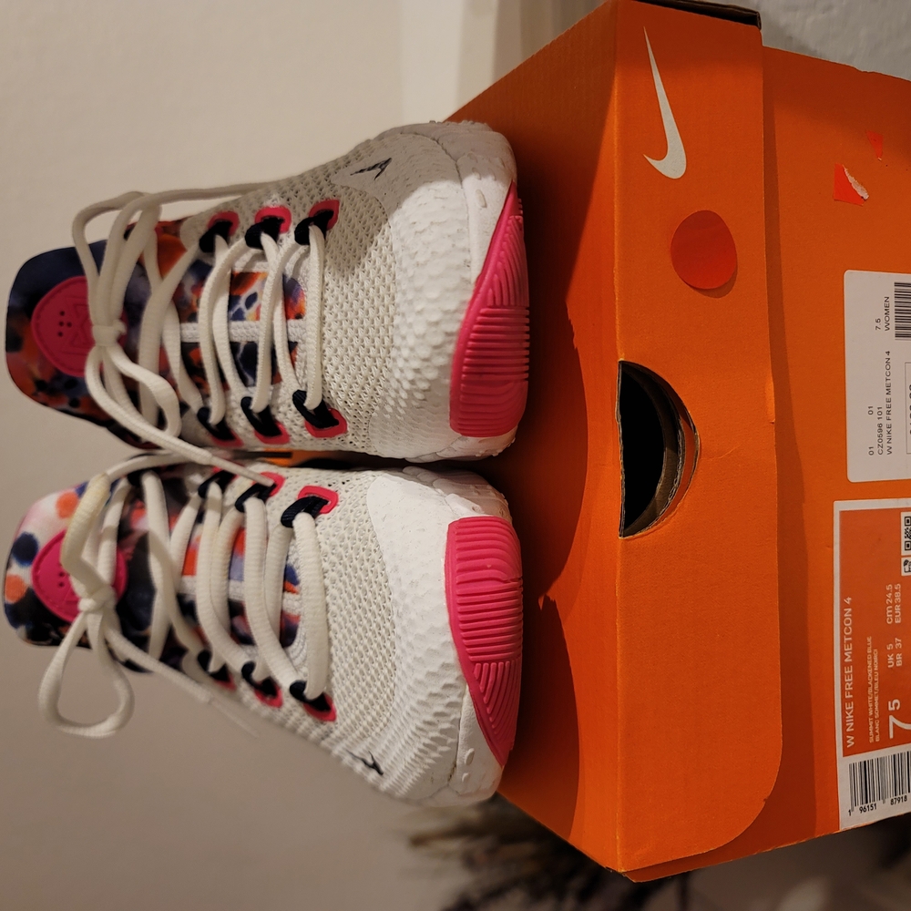 Nike Women White and Pink Athletic Shoes